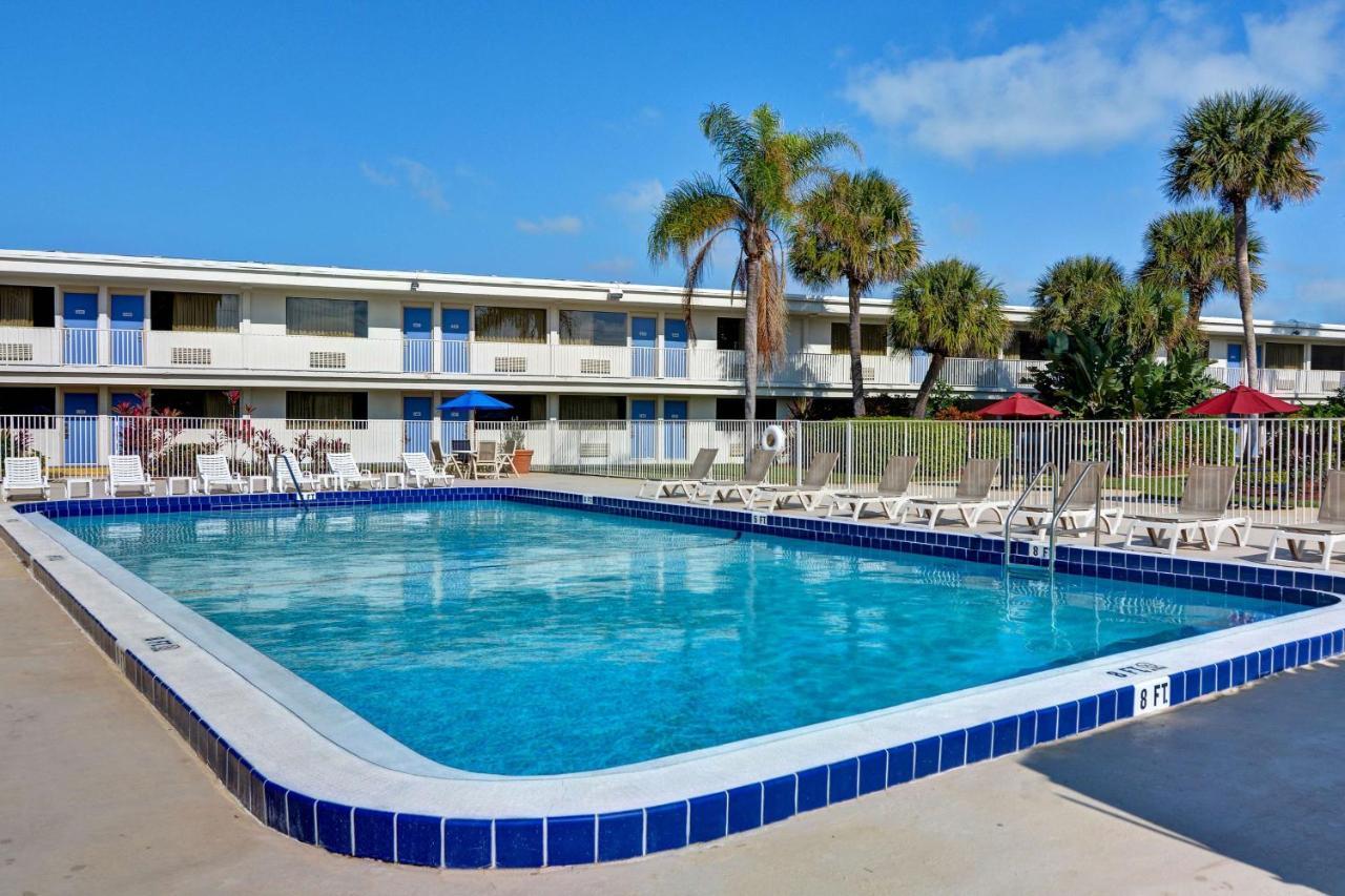Hotel 6-cocoa Beach, Fl