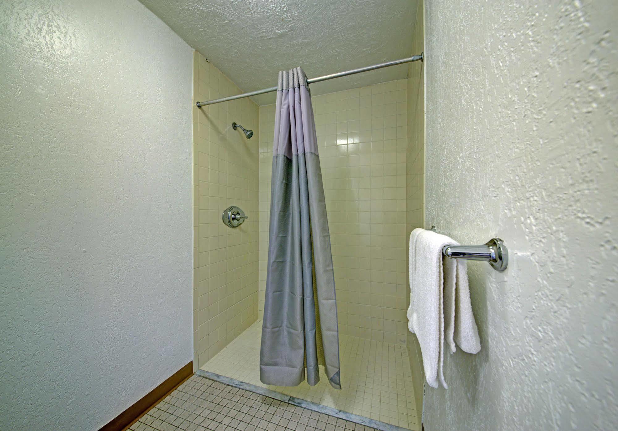 Hotel 6-cocoa Beach, Fl