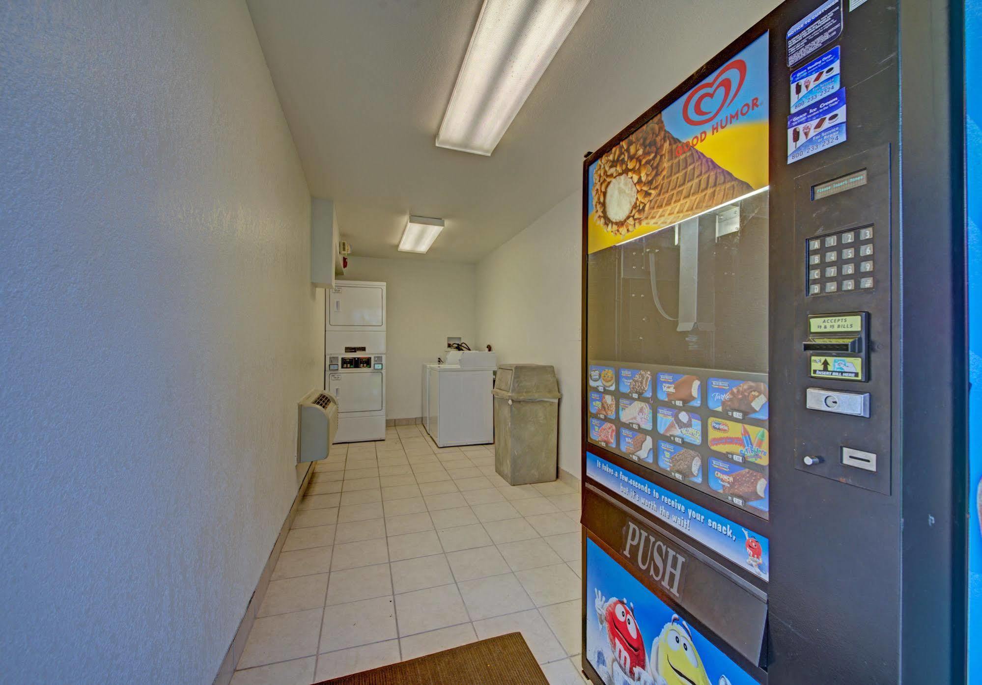 Hotel 6-cocoa Beach, Fl