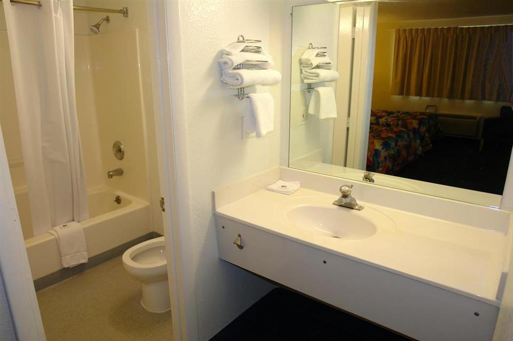 Hotel 6-cocoa Beach, Fl 2*